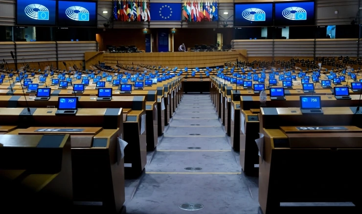 Parlament je sa 420 glasova za, 220 protiv i 26 suzdržanih usvojio izvješće