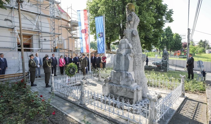 Gordan Jandroković položio vijenac na grob Ante Starčevića  