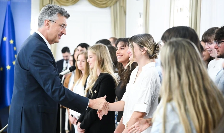 Andrej Plenković primio polaznike "Ljetne škole Domovina" 