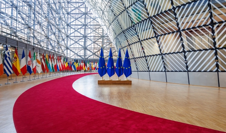 Europske zastave ispred Europskog vijeća u Bruxellesu
