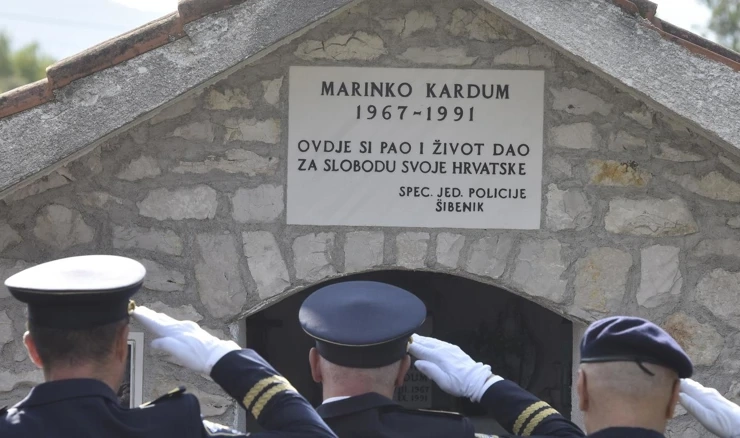 Vijenci i svijeće za prvu žrtvu napada na Šibenik 1991. godine