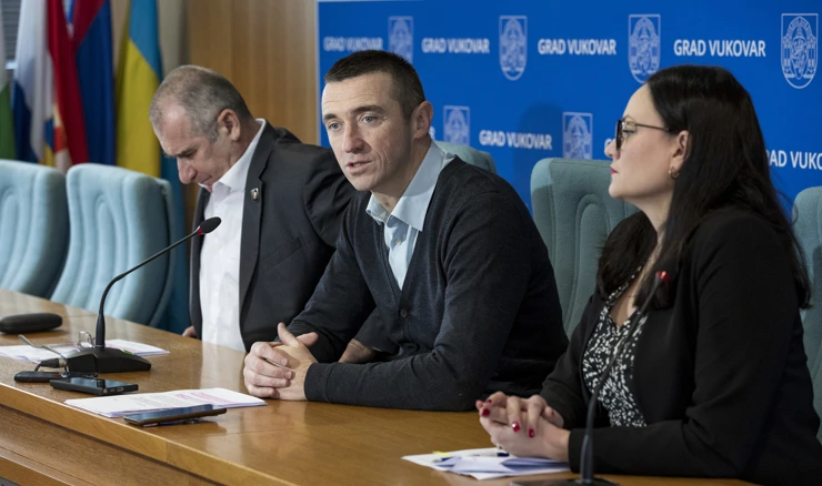 Vukovar: Gradonačelnik Penava održao konferenciju 