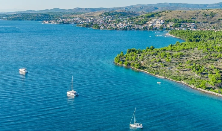 Udruga "Za Žaborić" otvorenim pismom nastavlja borbu protiv nautičkog sidrišta