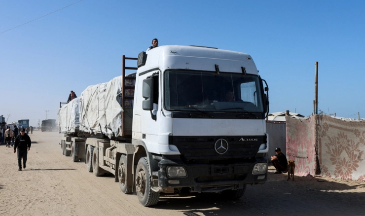 Kamion s humanitarnom pomoći u Gazi nakon prolaska preko prijelaza u Rafahu