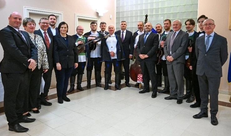 Milanović u Slovačkoj s tamošnjim Hrvatima