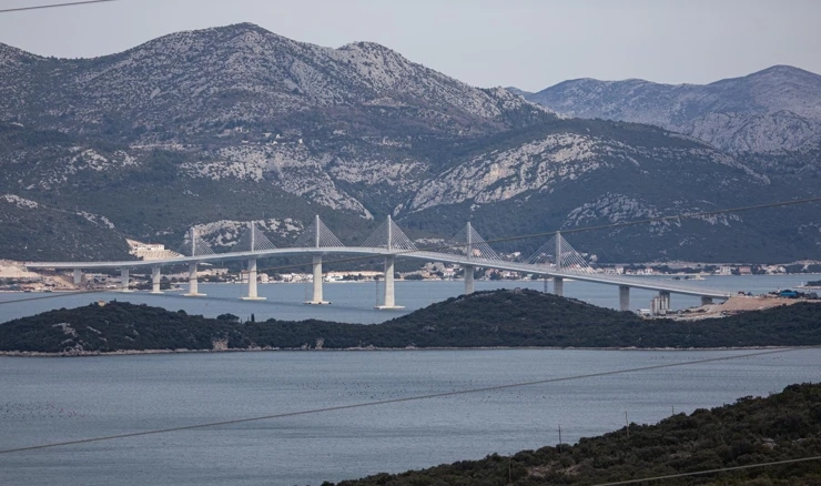 Pogled na Pelješki most
