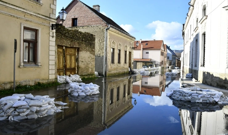 U Hrvatskoj Kostajnici i dalje na snazi izvanredne mjere obrane od poplava