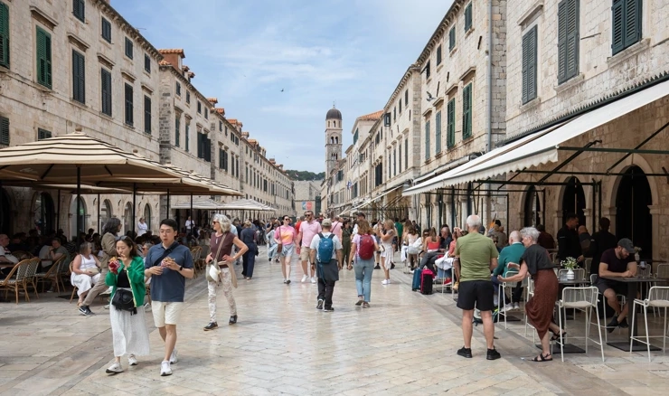 Turisti u obilasku Dubrovnika