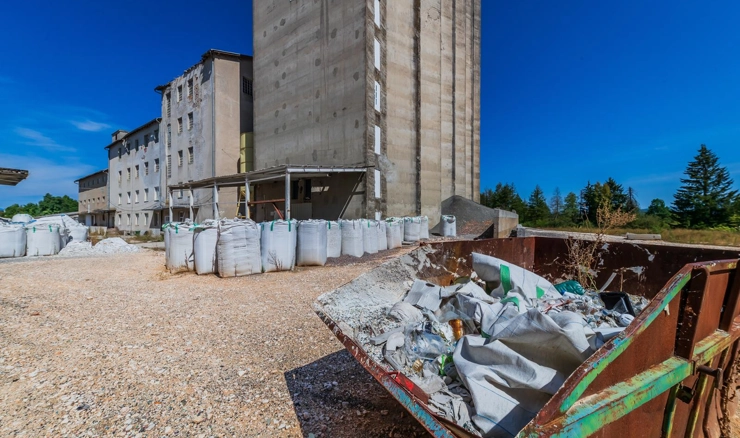 Silos i mjesto gdje je odložen otrovni i opasni otpad