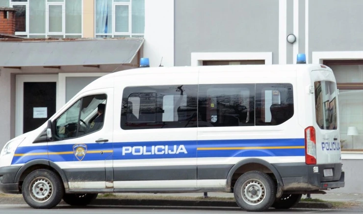 Policijski kombi