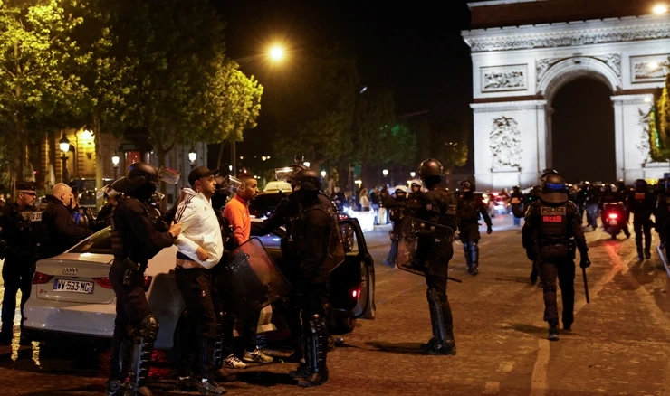 Policija privodi tijekom pete noći prosvjeda 