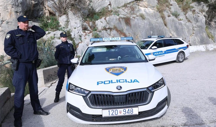 Maloljetnici razbijali parkirana vozila u Splitu, arhiva