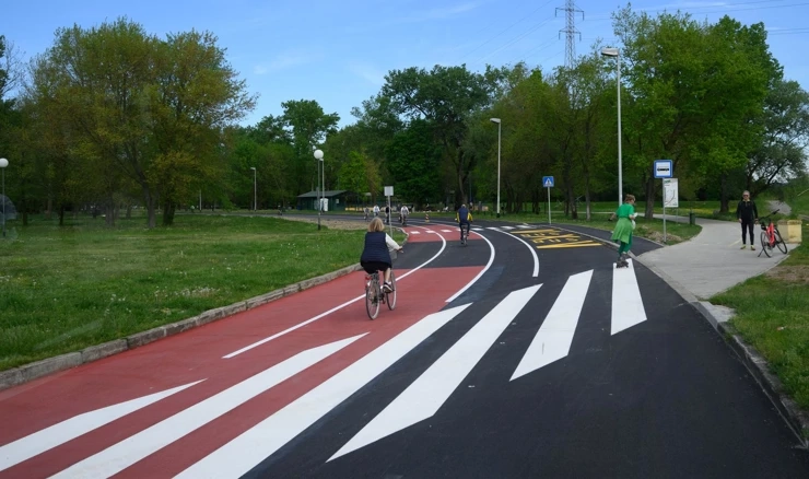 Obnovljena Aleja Matije Ljubeka