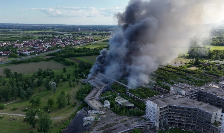 Požar na području napuštene sveučilišne bolnice u Blatu