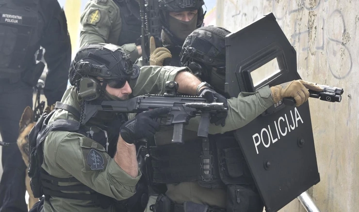 Policija