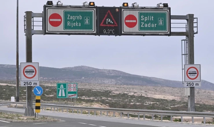 HAK: Zbog olujnog vjetra zatvorena DC54 Maslenica-Zaton Obrovački