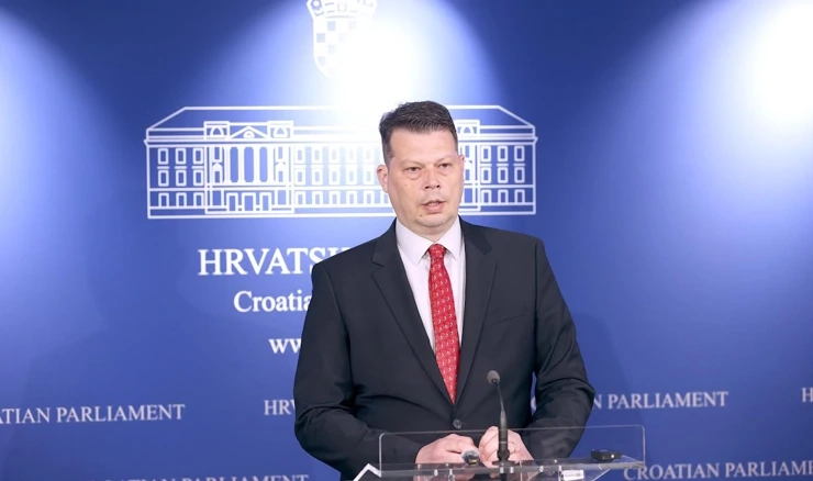 Zastupnik SDP-a Saša Đujić naveo je kako je SDP prikupio više od 50 potpisa za opoziv Vlade