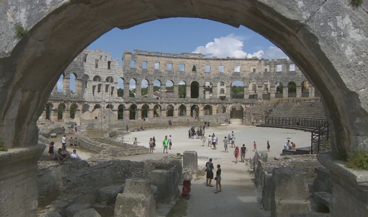 Razgledavanje turističkih znamenitosti Pule