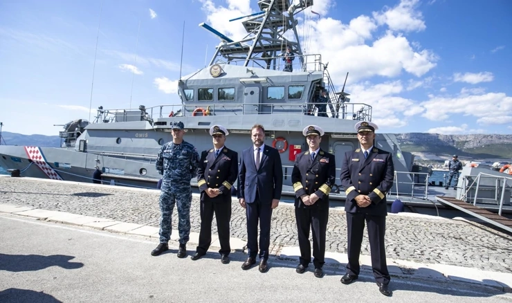 Ministar obrane Mario Banozić u posjeti vojarne "Admiral flote Sveto Letica Barba"