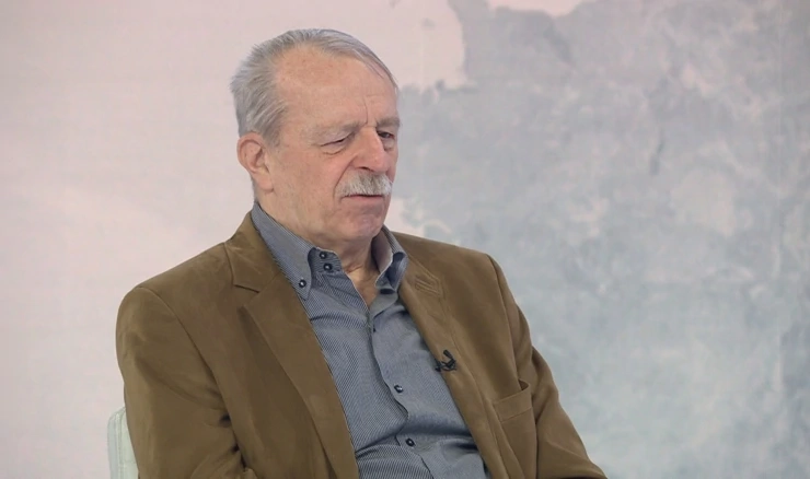 Branko Caratan, politolog