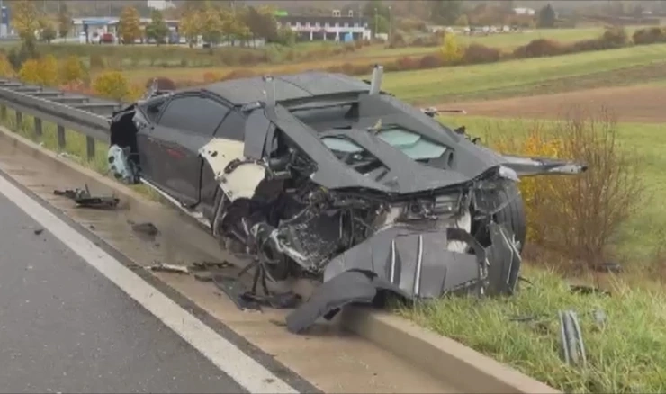 Lamborghini izletio s kolnika na A1, završio u ogradi