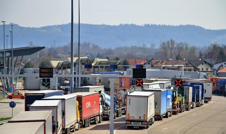 Kamioni na graničnom prijelazu