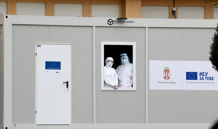 U Srbiji dnevno na tisuće zaraženih