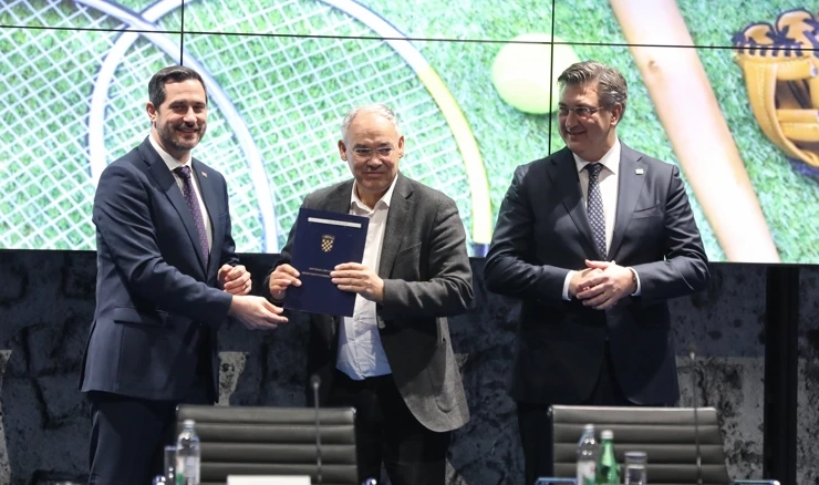 Uručivanje ugovora o sufinanciranju izgradnje i obnove sportskih objekata 