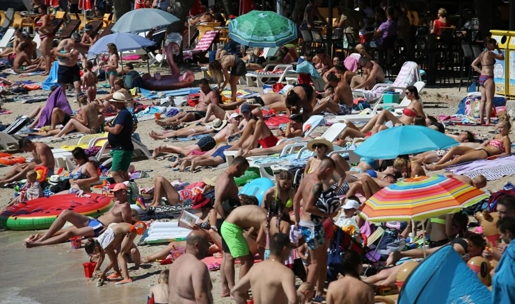 Plaža puna kupača