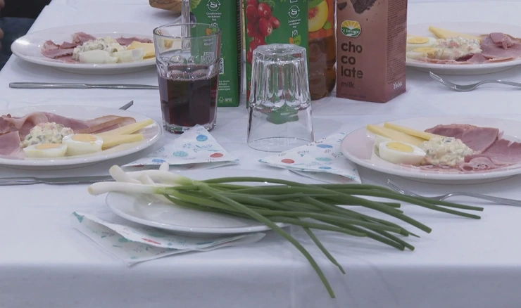 Župan i volonteri donijeli Uskrs beskućnicima u Splitu