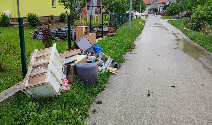 Sanacija u poplavljenom Gračacu