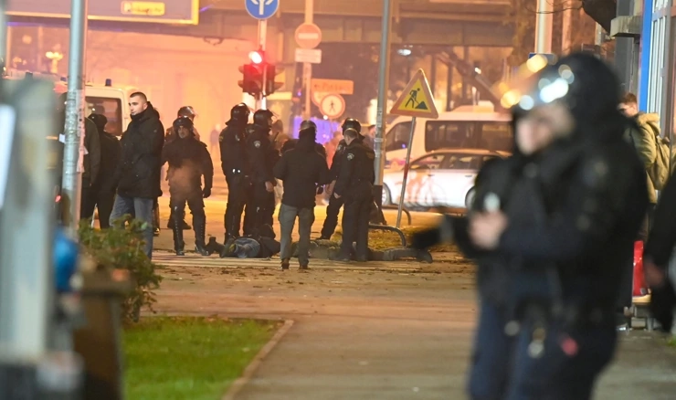 Sukob navijača i policije, izgrednici privedeni
