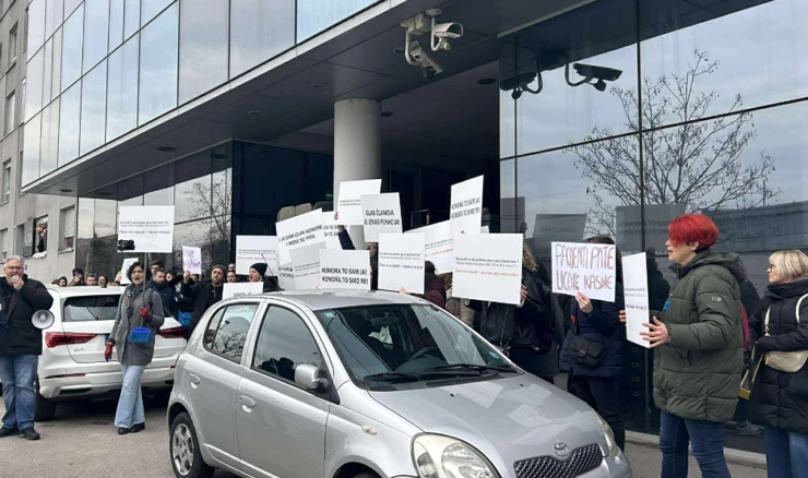 Prosvjed fizioterapeuta ispred Hrvatske komore fizioterapeuta 