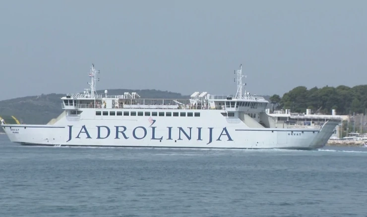 Gužve u splitskoj trajektnoj luci