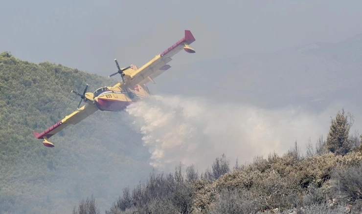 Dva velika požara na Jadranu: u gašenju sudjeluju kanaderi i Air Tractori