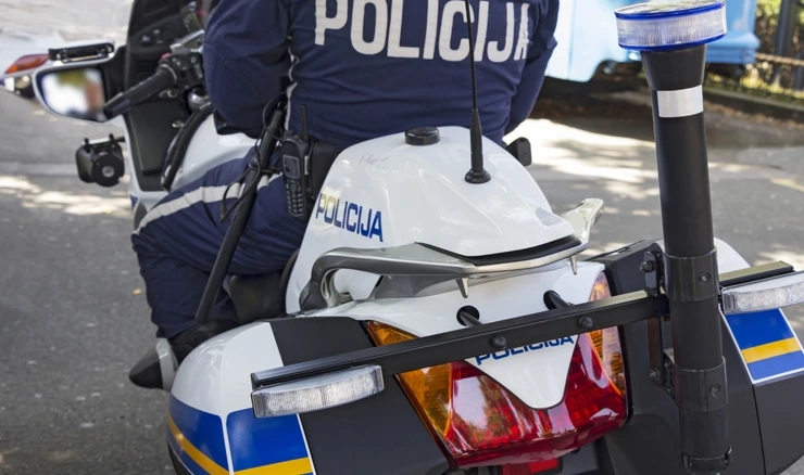 Vozilom sletjeli u provaliju kod Dobrinja na Krku, petero ozlijeđenih
