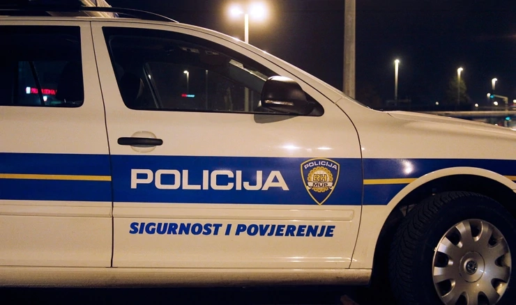 Prijetio policiji s tri ručne bombe