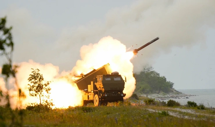 HIMARS lansira plotun raketa, Estonija, 7. listopada 2025.