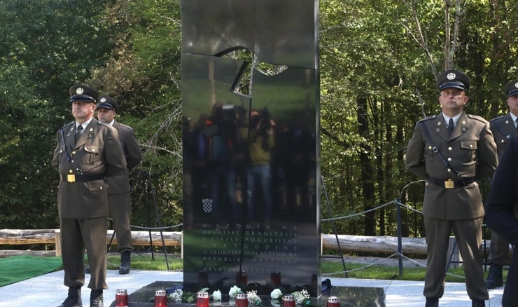 Komemorativna svečanost u povodu otkrivanja spomen-obilježja u Gornjim Jamama