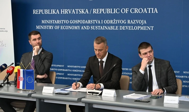 Potpisani ugovori za razvoj digitalnih inovacijskih centara