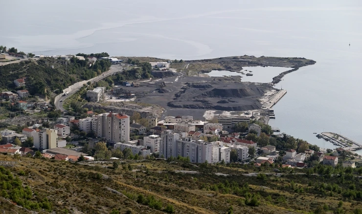 Panoramski pogled na Dugi Rat i lokaciju bivše tvornice Dalmacija