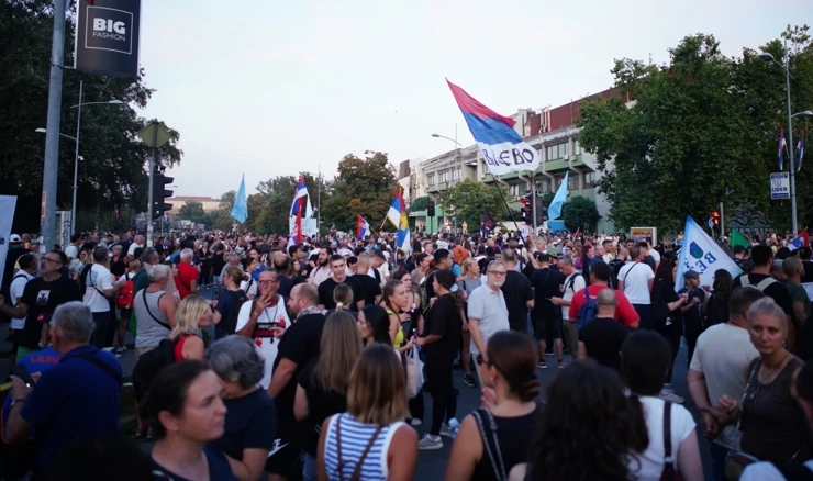 Tisuće ljudi na prosvjedu u Novom Sadu