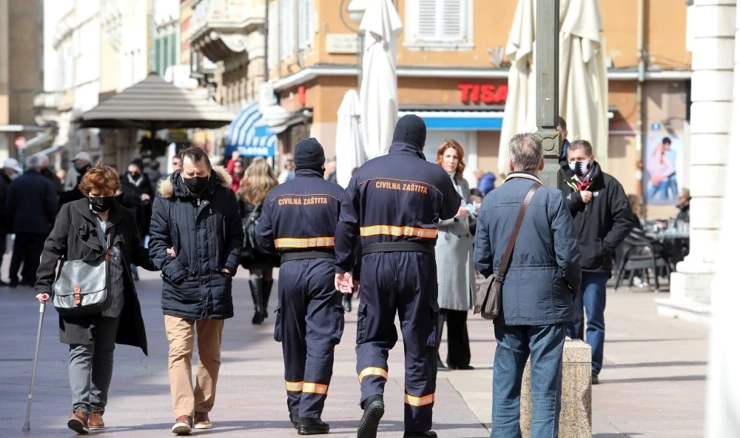 Rijeka - pripadnici Civilne zaštite u patroli centrom grada