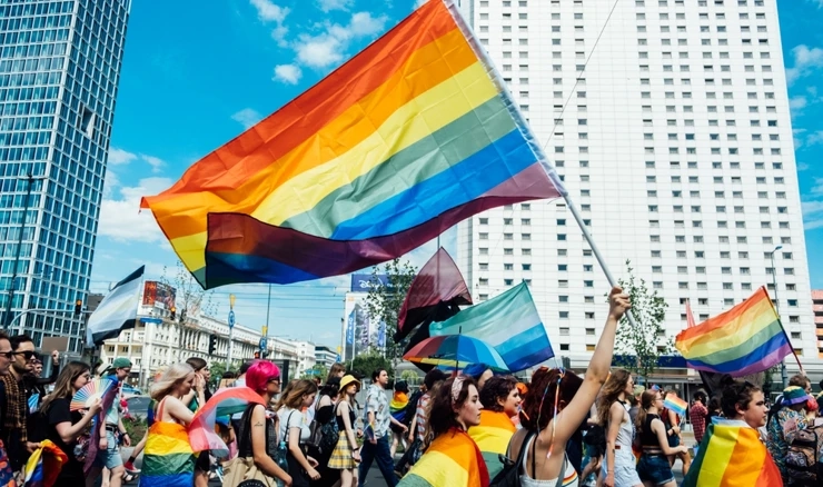 Poljska poboljšava status istospolnih parova ugovorima o suživotu