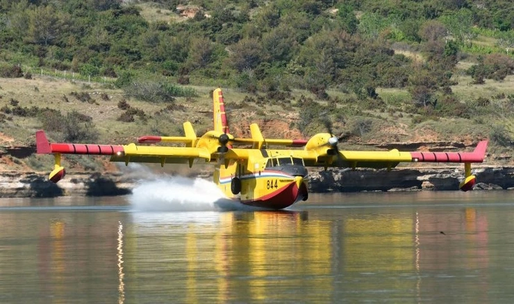 Canadair CL-415