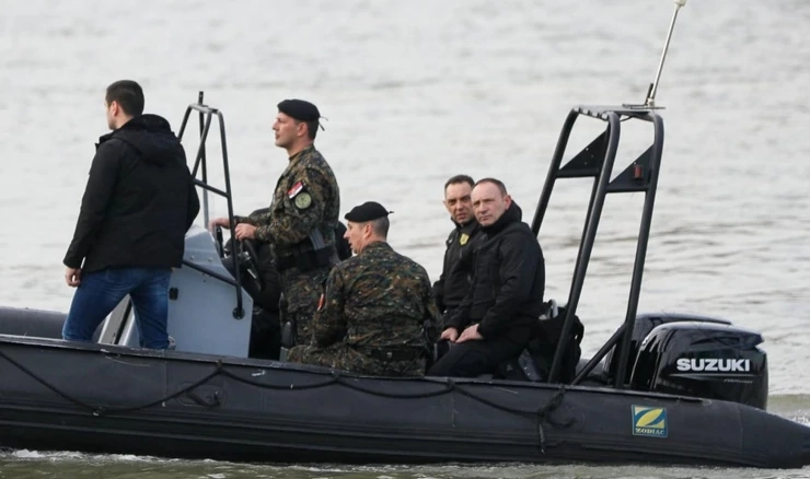 Beograd: Ministar unutarnjih poslova Srbije Aleksandar Vulin s riječnom policijom u potrazi za nestalim Splićaninom