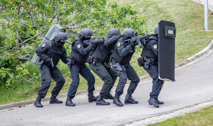 Pokazna vjezba specijalne policije