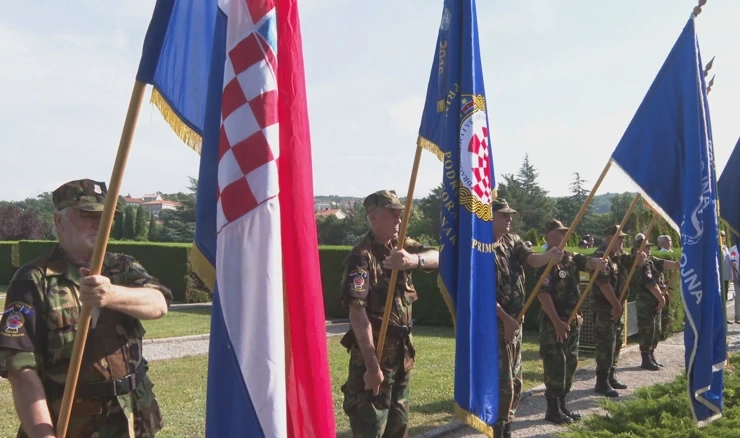 Položeni su vijenci i zapaljene svijeće