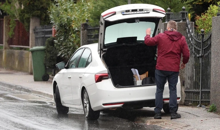 Istražitelji pred kućom Vedrana Pavleka 
