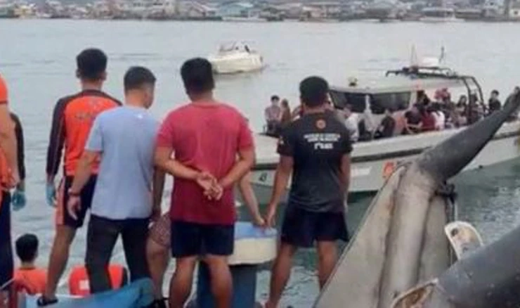 Žrtve brodoloma stižu u luku Isabela na jugu Filipina 